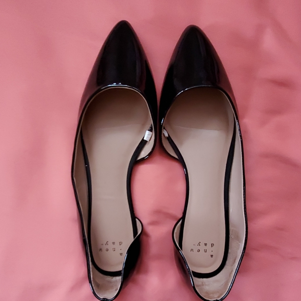 Black Flats - Picture 2 of 3